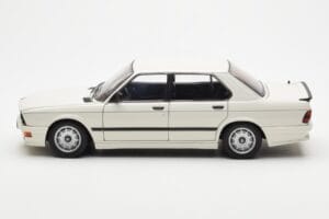 BMW M535i E28 Alpine White AUTOart 1:18 75161 Diecast - image 4 of 10
