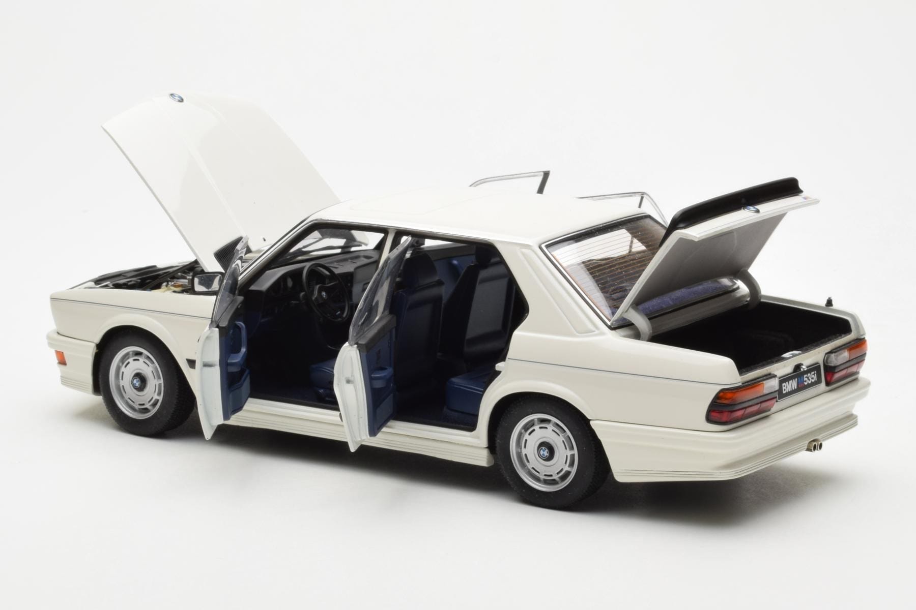 BMW M535i E28 Alpine White AUTOart 1:18
