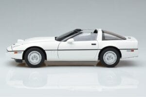 Chevrolet Corvette C4 White AUTOart 1:18 71243 Diecast - image 4 of 8