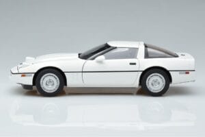 Chevrolet Corvette C4 White AUTOart 1:18 71243 Diecast - image 5 of 8