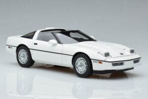 Chevrolet Corvette C4 White AUTOart 1:18 71243 Diecast - image 6 of 8