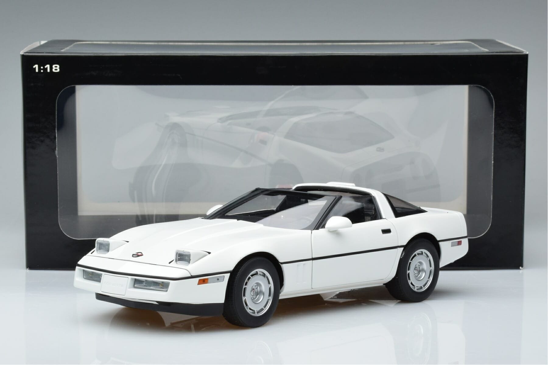 AUTOart Chevrolet Corvette C4 1:18 Diecast White
