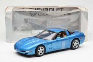 Chevrolet Corvette C5 Blue Metallic UT Models 1:18 21004 Diecast - image 6 of 6
