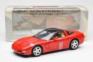 Chevrolet Corvette C5 Hardtop Red UT Models 1:18 21041 Diecast - image 6 of 6