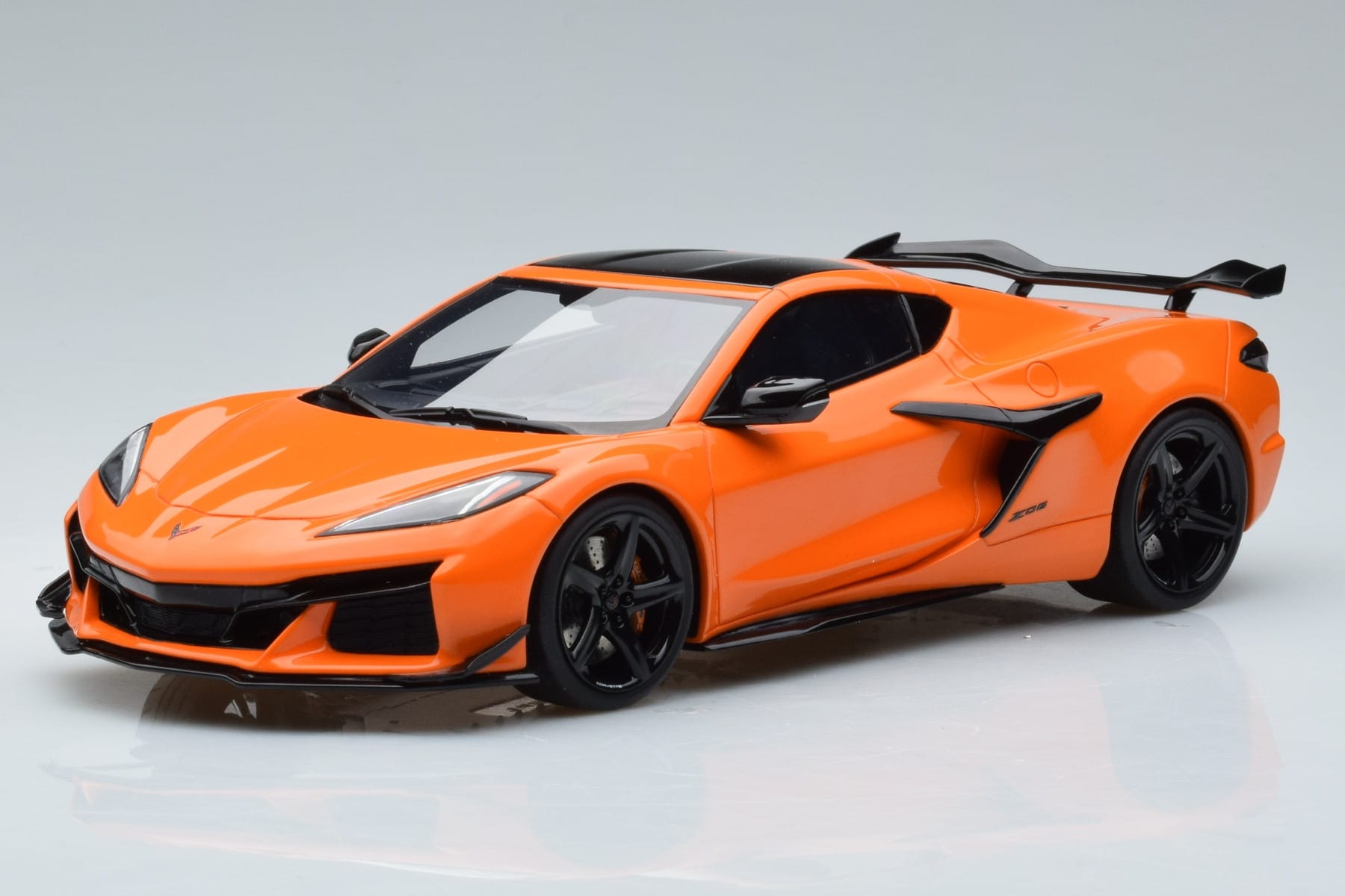 GT Spirit Corvette C8 Z06 1:18 Orange Resin Model