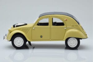 Citroen 2CV Sahara Yellow Otto 1:18 OT1027 Resin - image 3 of 6