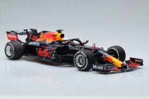Red Bull Racing RB16B #33 M. Verstappen Abu Dhabi GP F1 World Champion 2021 Minichamps 1:18 110212333 Diecast - image 4 of 6