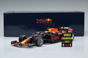 Red Bull Racing RB16B #33 M. Verstappen Abu Dhabi GP F1 World Champion 2021 Minichamps 1:18 110212333 Diecast - image 6 of 6