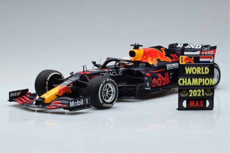 Red Bull Racing RB16B #33 M. Verstappen Abu Dhabi GP F1 World Champion 2021 Minichamps 1:18 Red Bull Racing RB16B #33 M. Verstappen Abu Dhabi GP F1 World Champion 2021 Minichamps 1:18 110212333 Diecast