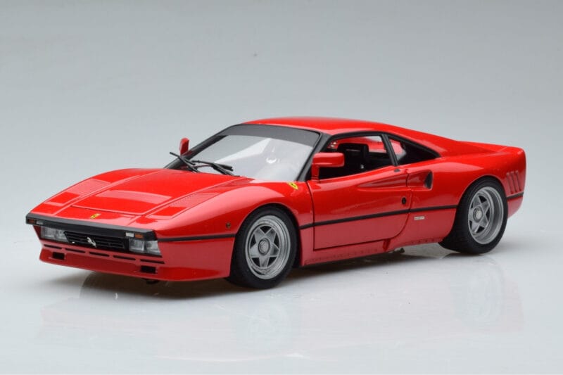 Ferrari 288 GTO Red Hot Wheels 1:18 J8248-0510 Diecast