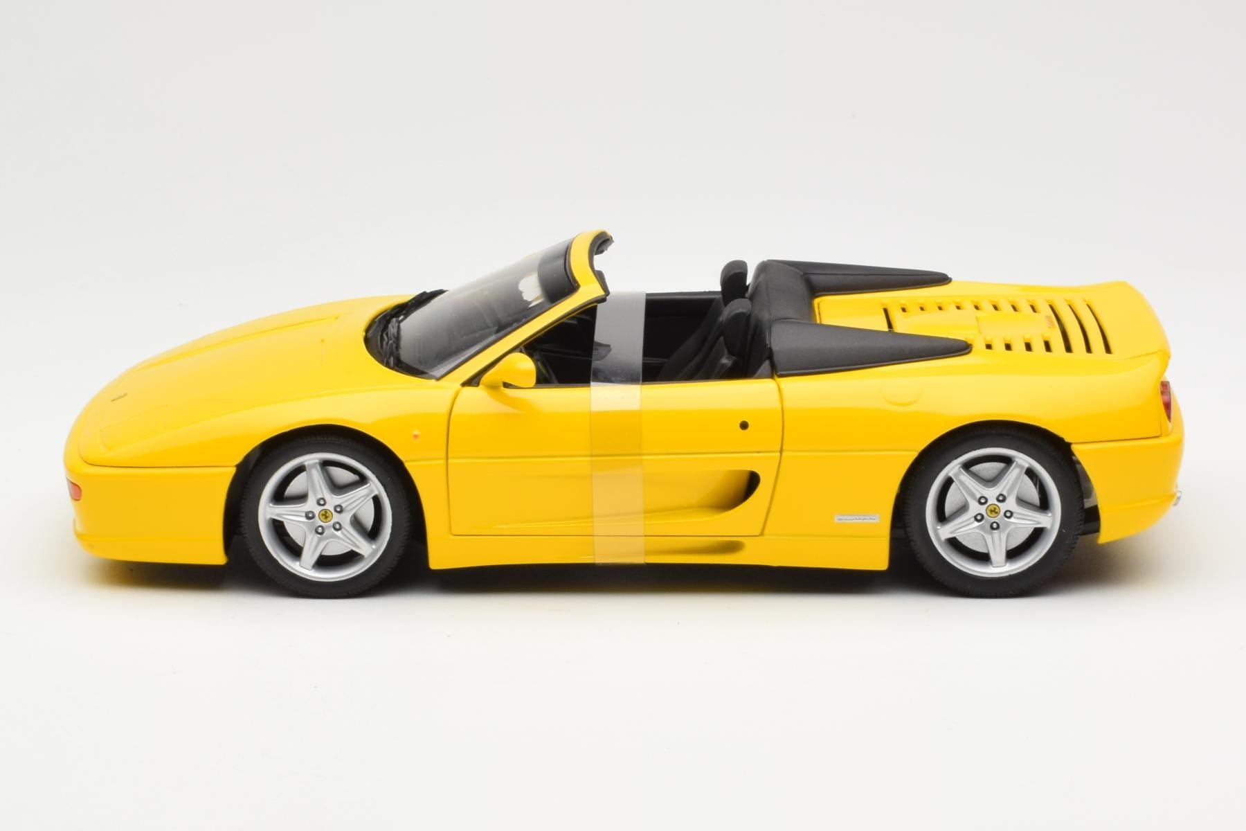 UT Models Ferrari F355 Spider 1:18 Yellow Diecast