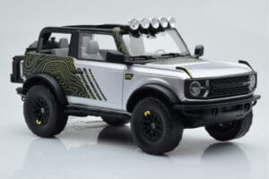 Ford Bronco RTR Iconic Silver GT Spirit 1:18 GT404 Resin - image 4 of 6