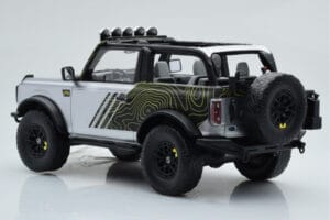 Ford Bronco RTR Iconic Silver GT Spirit 1:18 GT404 Resin - image 5 of 6