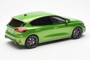 Ford Focus Mk5 ST Phase 2 Mean Green Otto 1:18 OT450 Resin - image 2 of 6