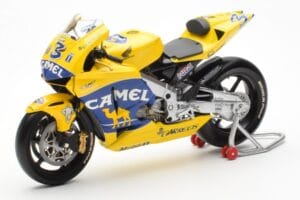 Honda RC211V Pramac Pons #3 M. Biaggi MotoGP 2003 Minichamps 1:12 122037103 Diecast - image 2 of 4