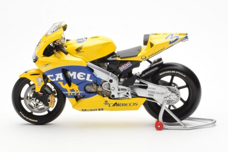 Honda RC211V Pramac Pons #3 M. Biaggi MotoGP 2003 Minichamps 1:12 122037103 Diecast