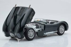 Jaguar C-Type Green AUTOart 1:18 73500 Diecast - image 2 of 8