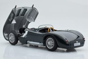Jaguar C-Type Green AUTOart 1:18 73500 Diecast - image 3 of 8