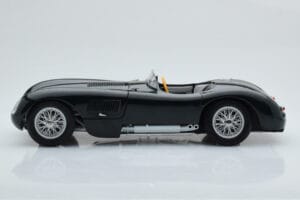 Jaguar C-Type Green AUTOart 1:18 73500 Diecast - image 5 of 8