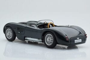 Jaguar C-Type Green AUTOart 1:18 73500 Diecast - image 7 of 8