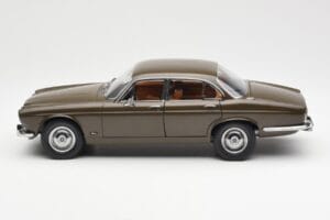 Jaguar XJ6 Series 1 4.2 Sable Brown Paragon 1:18 2011004 Diecast - image 4 of 8