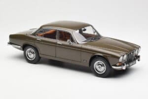 Jaguar XJ6 Series 1 4.2 Sable Brown Paragon 1:18 2011004 Diecast - image 6 of 8
