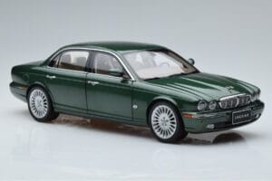 Jaguar XJ6 X350 Racing Green Almost Real 1:18 810502 Diecast - image 6 of 13
