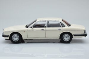 Jaguar XJ6 XJ40 Glacier White Almost Real 1:18 810542 Diecast - image 4 of 11