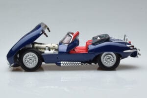 Jaguar XKSS Blue AUTOart 1:18 73510 Diecast - image 4 of 9