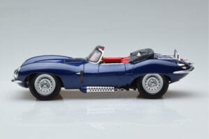 Jaguar XKSS Blue AUTOart 1:18 73510 Diecast - image 5 of 9