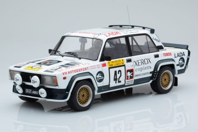 Lada 2105 VFTS #42 S. Brundza Rally 1000 Lakes 1984 IXO 1:18 18RMC146 Diecast