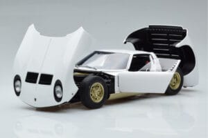 Lamborghini Miura SV White AUTOart 1:18 74544 Diecast - image 2 of 8