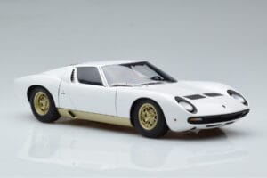 Lamborghini Miura SV White AUTOart 1:18 74544 Diecast - image 6 of 8