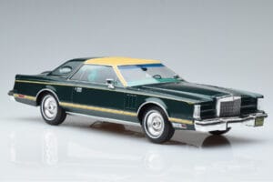 Lincoln Continental Mark V Dark Green MCG 1:18 MCG18404 Diecast - image 4 of 6