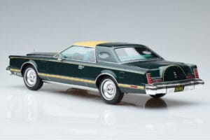Lincoln Continental Mark V Dark Green MCG 1:18 MCG18404 Diecast - image 5 of 6