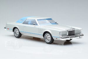 Lincoln Continental Mark V Silver MCG 1:18 MCG18403 Diecast - image 4 of 6