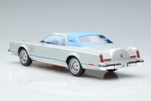 Lincoln Continental Mark V Silver MCG 1:18 MCG18403 Diecast - image 5 of 6