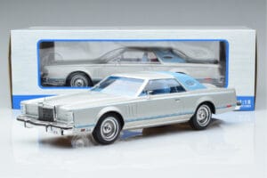 Lincoln Continental Mark V Silver MCG 1:18 MCG18403 Diecast - image 6 of 6