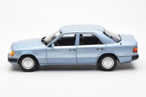 Mercedes 230E W124 Light Blue Metallic Norev 1:18 183945 Diecast - image 4 of 8