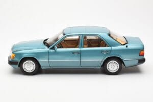 Mercedes 230E W124 Beryl Metallic Dealer Edition Norev 1:18 B66040698 Diecast - image 4 of 8