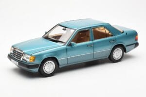 Mercedes 230E W124 Beryl Metallic Dealer Edition Norev 1:18 B66040698 Diecast