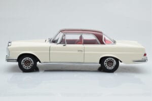 Mercedes 280 SE W108 White AUTOart 1:18 76287 Diecast - image 5 of 8