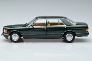 Mercedes 560 SEL W126 Dark Green Metallic Norev 1:18 B66040682 Diecast - image 4 of 7
