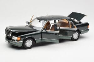 Mercedes 560 SEL W126 Night Green Metallic Dealer Edition Norev 1:18 B66040626 Diecast - image 2 of 8