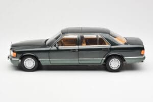 Mercedes 560 SEL W126 Night Green Metallic Dealer Edition Norev 1:18 B66040626 Diecast - image 4 of 8