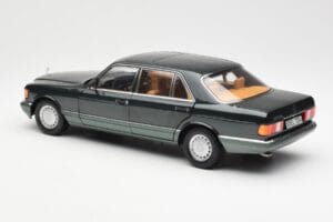 Mercedes 560 SEL W126 Night Green Metallic Dealer Edition Norev 1:18 B66040626 Diecast - image 7 of 8