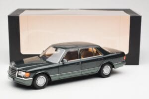 Mercedes 560 SEL W126 Night Green Metallic Dealer Edition Norev 1:18 B66040626 Diecast - image 8 of 8