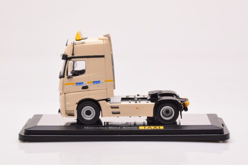 Mercedes Actros Gigaspace IAA 2012 Taxi NZG 1:50 Mercedes Actros Gigaspace IAA 2012 Taxi NZG 1:50 MM0015 Diecast