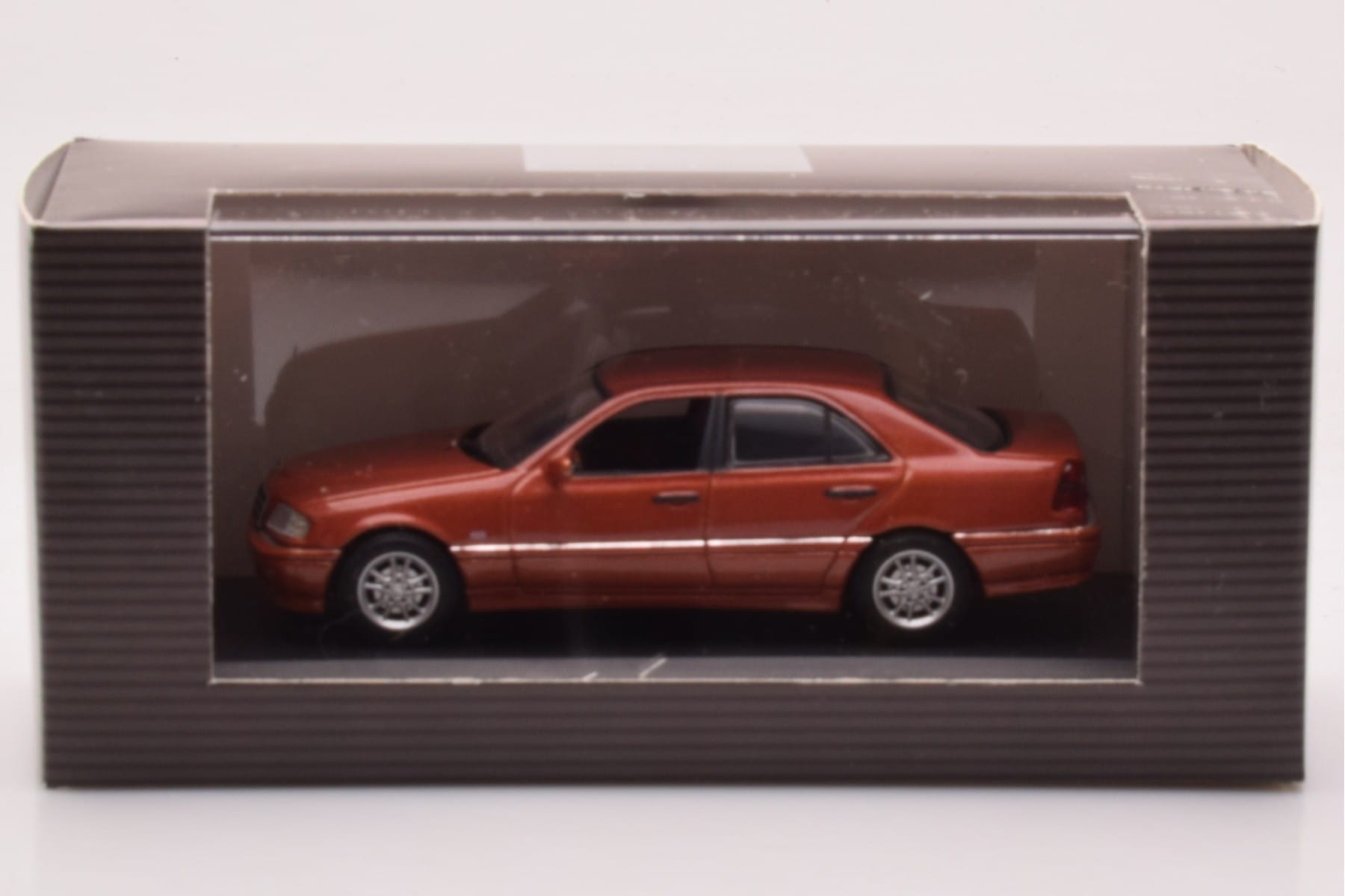 Minichamps Mercedes C220 W202 1:43 Diecast Orange