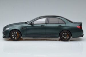 Mercedes E63 AMG Brabus 800 W213 Green GT Spirit 1:18 GT208 Resin - image 3 of 6
